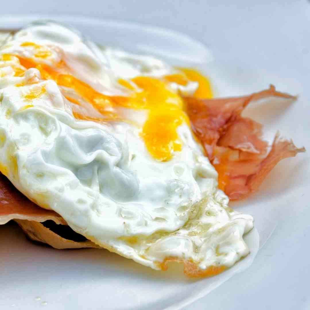 Huevos fritos con jamón